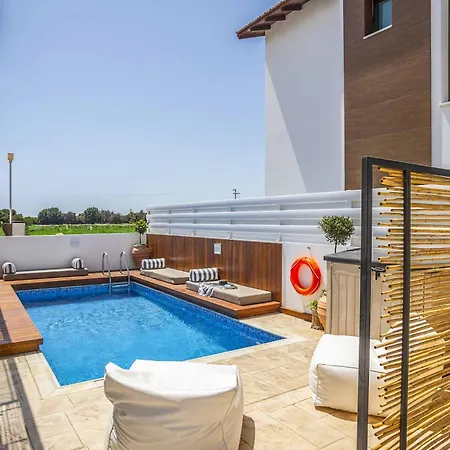 Chris Le Mare Luxury *