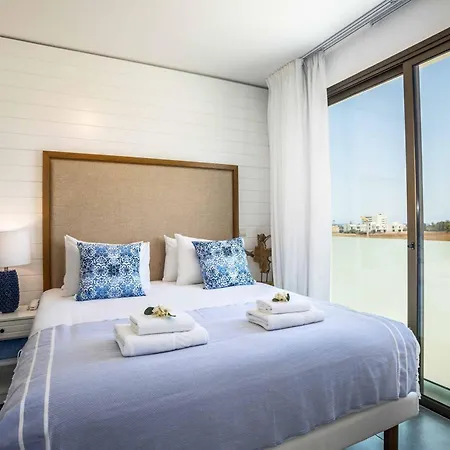 Chris Le Mare Luxury *